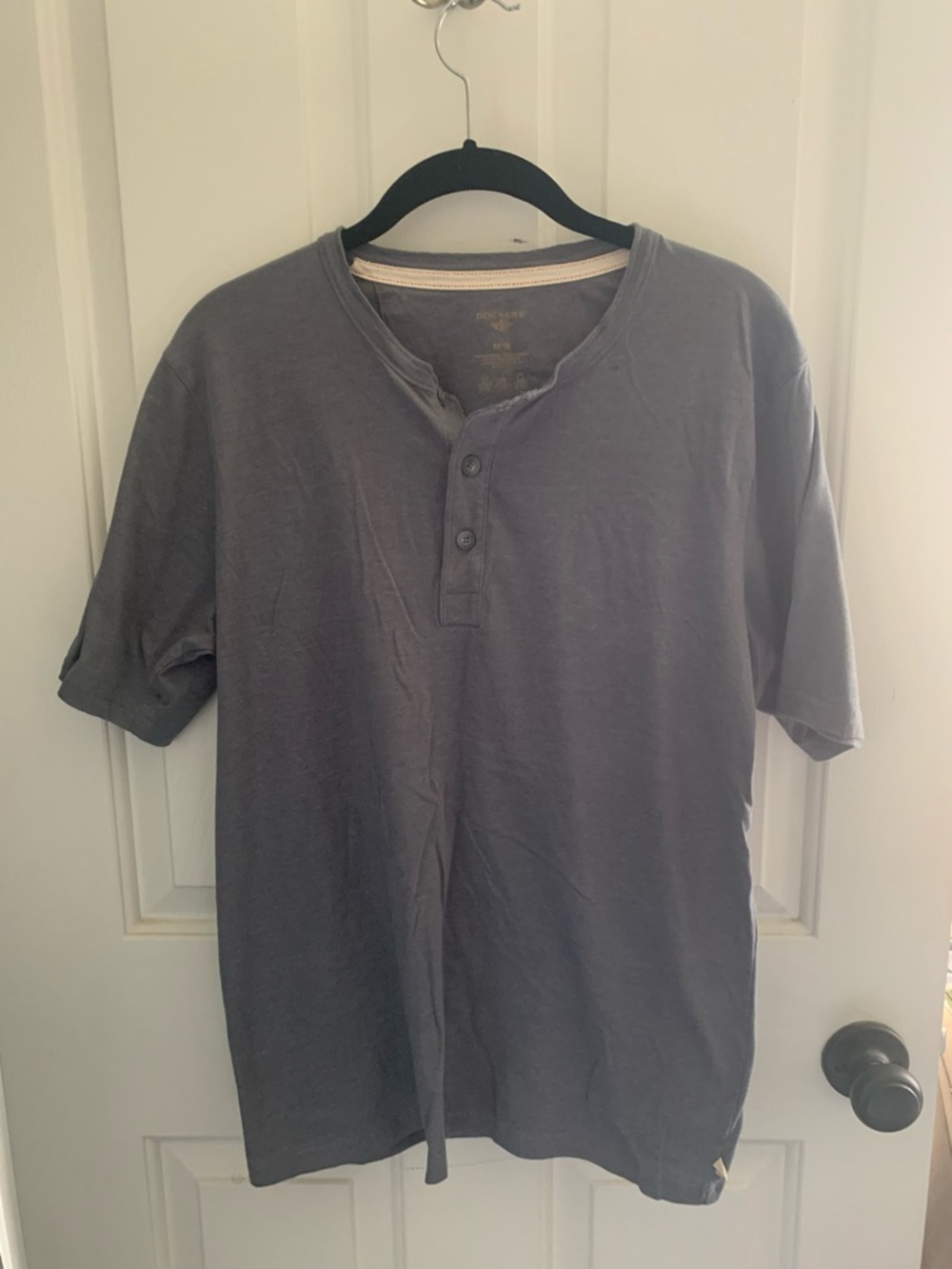 Dockers Men's Short-Sleeve Henley in Slate Gray